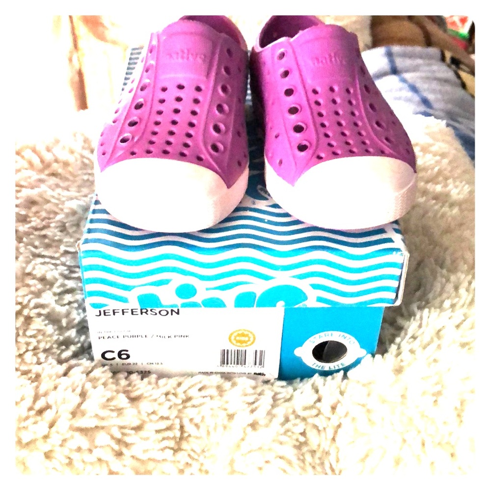 Native toddler slip-on’s - size 6
